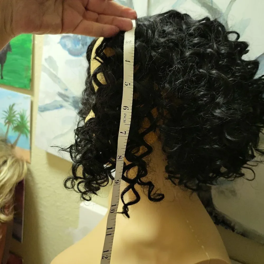 A gorgeous synthetic wig,made of the finest synthetic materials nwt!